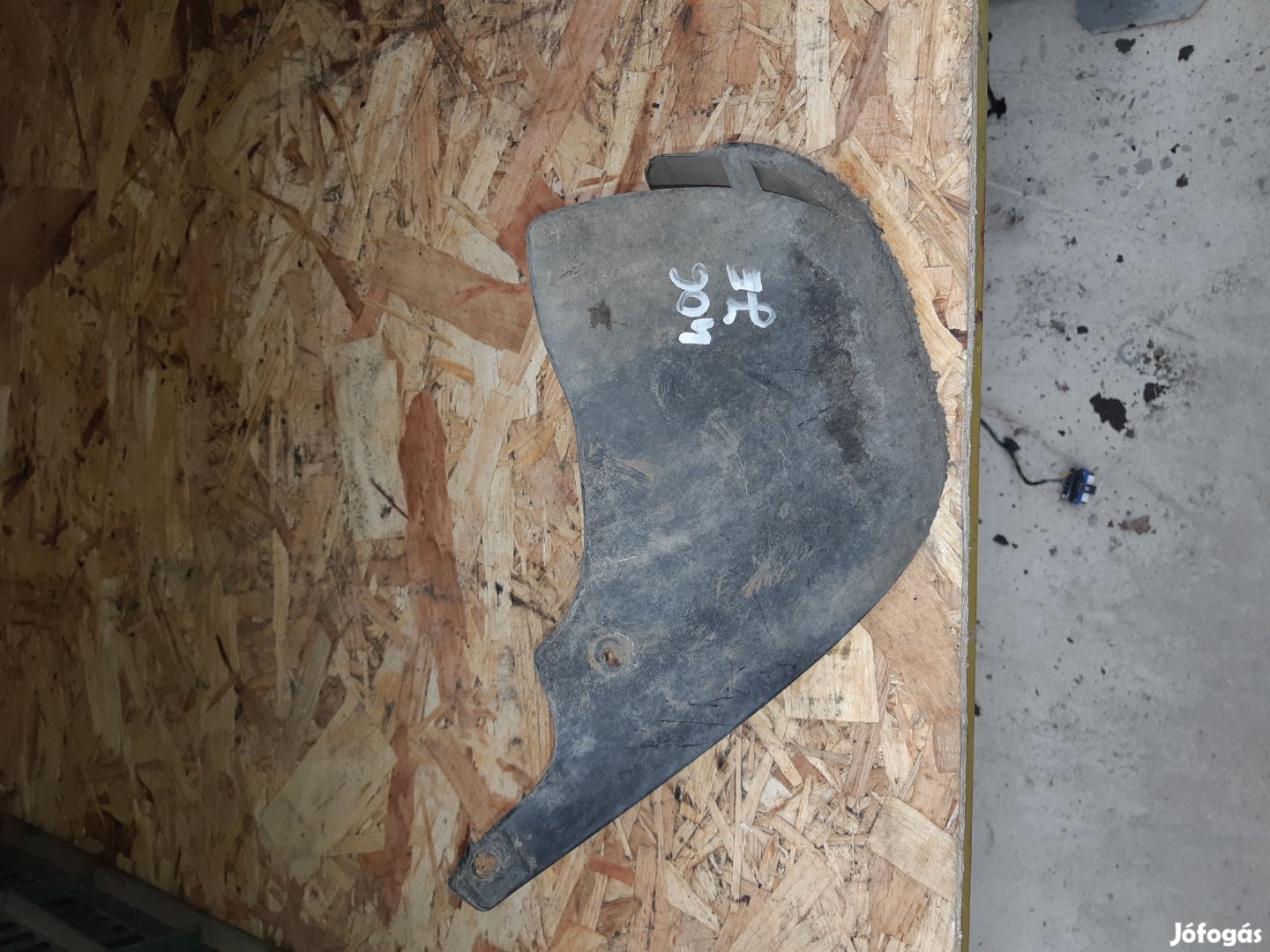 Peugeot 406 Jobb Első Sárvédő Oldaltartó