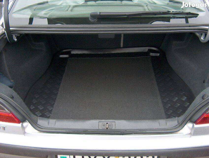 Peugeot 406 combi sedan, 407, 407 SW, 5008 I, II Csomagtértálca