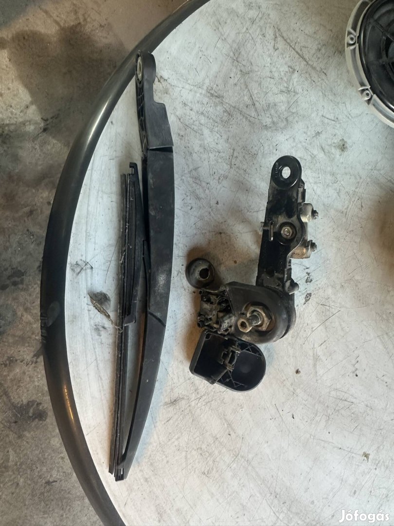 Peugeot 407 Sw hátsó ablaktörlő szerkezet eladó .
