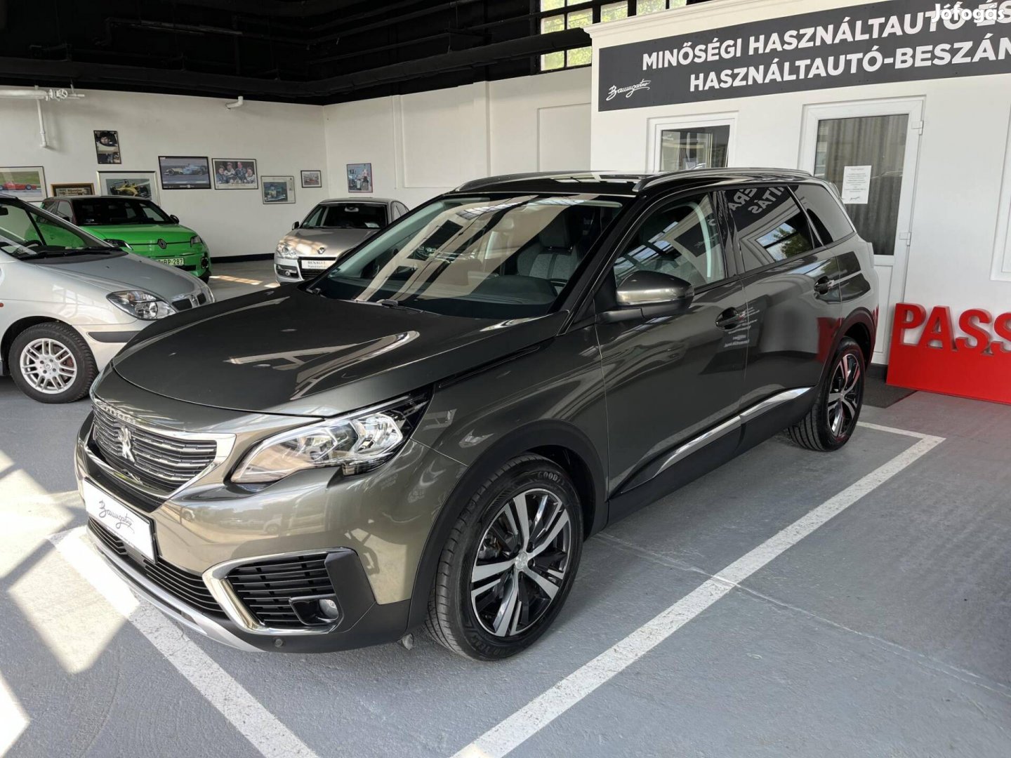 Peugeot 5008 1.2 Puretech Allure S&S (7 személy...