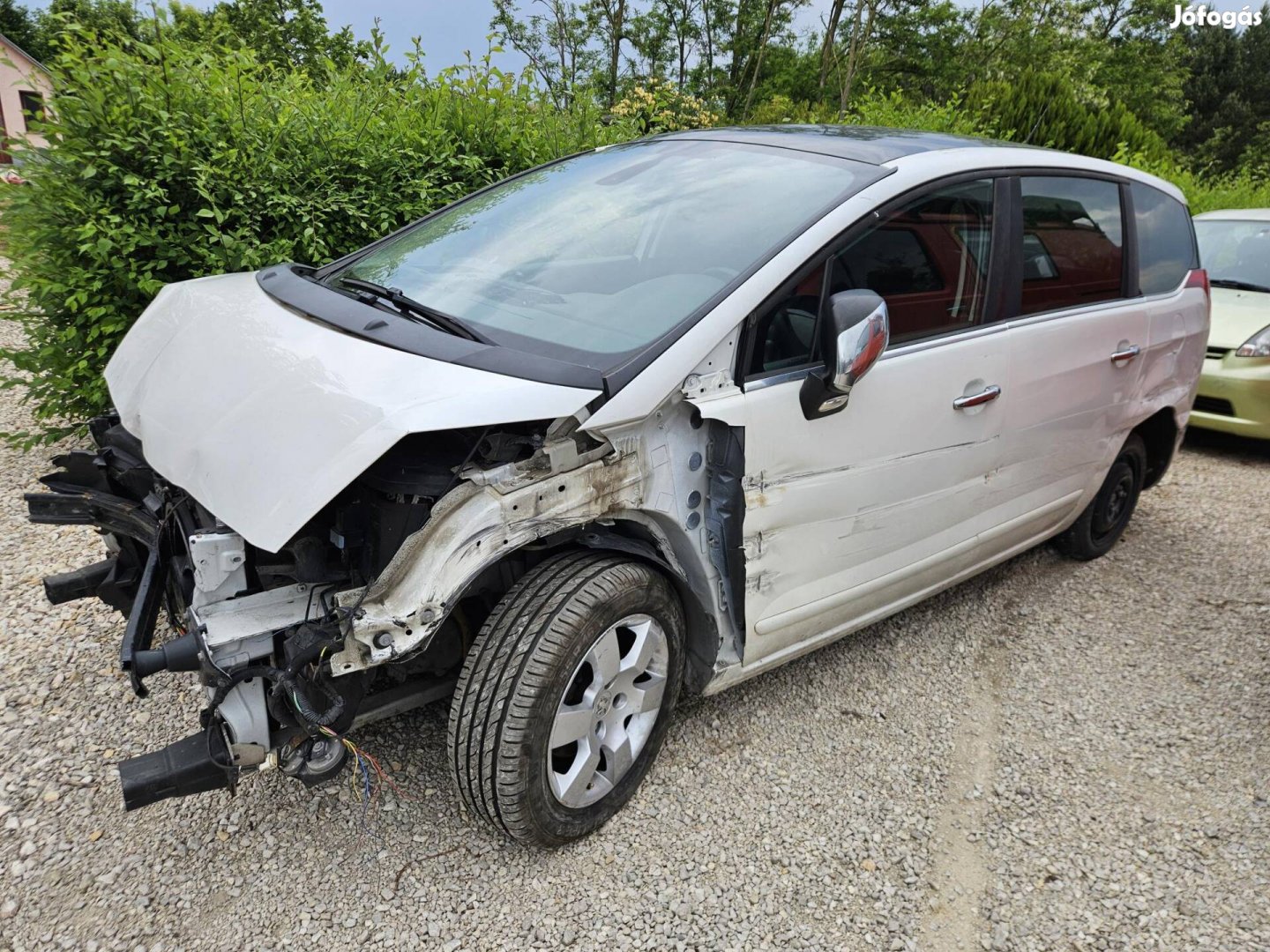 Peugeot 5008 1.6 HDi Active 9H05 motor. kevés km