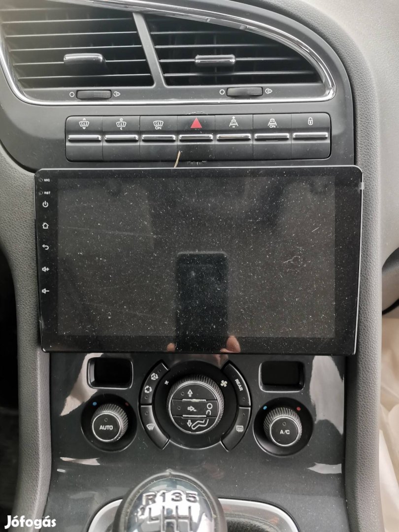 Peugeot 5008 2Dines fejegység