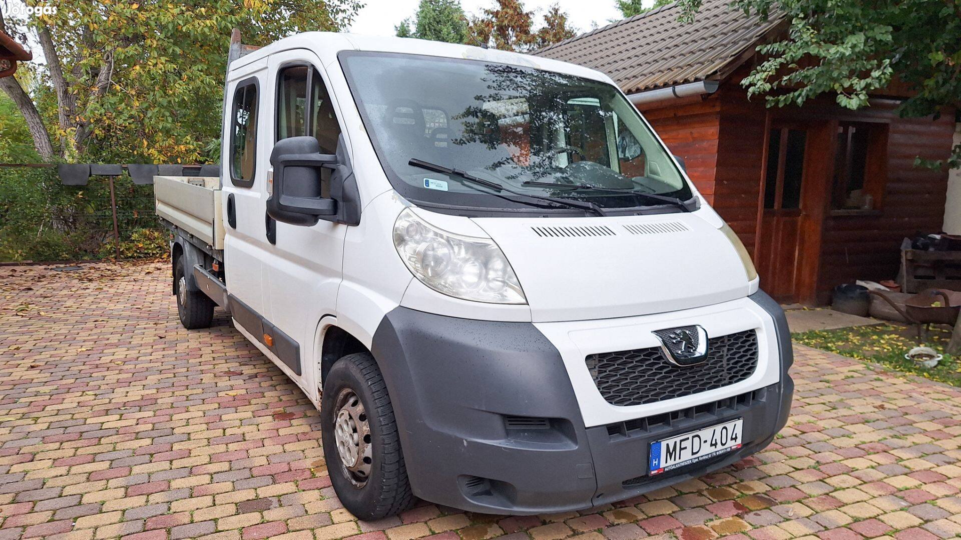 Peugeot Boxer 2.2 HDI 7 személyes platós