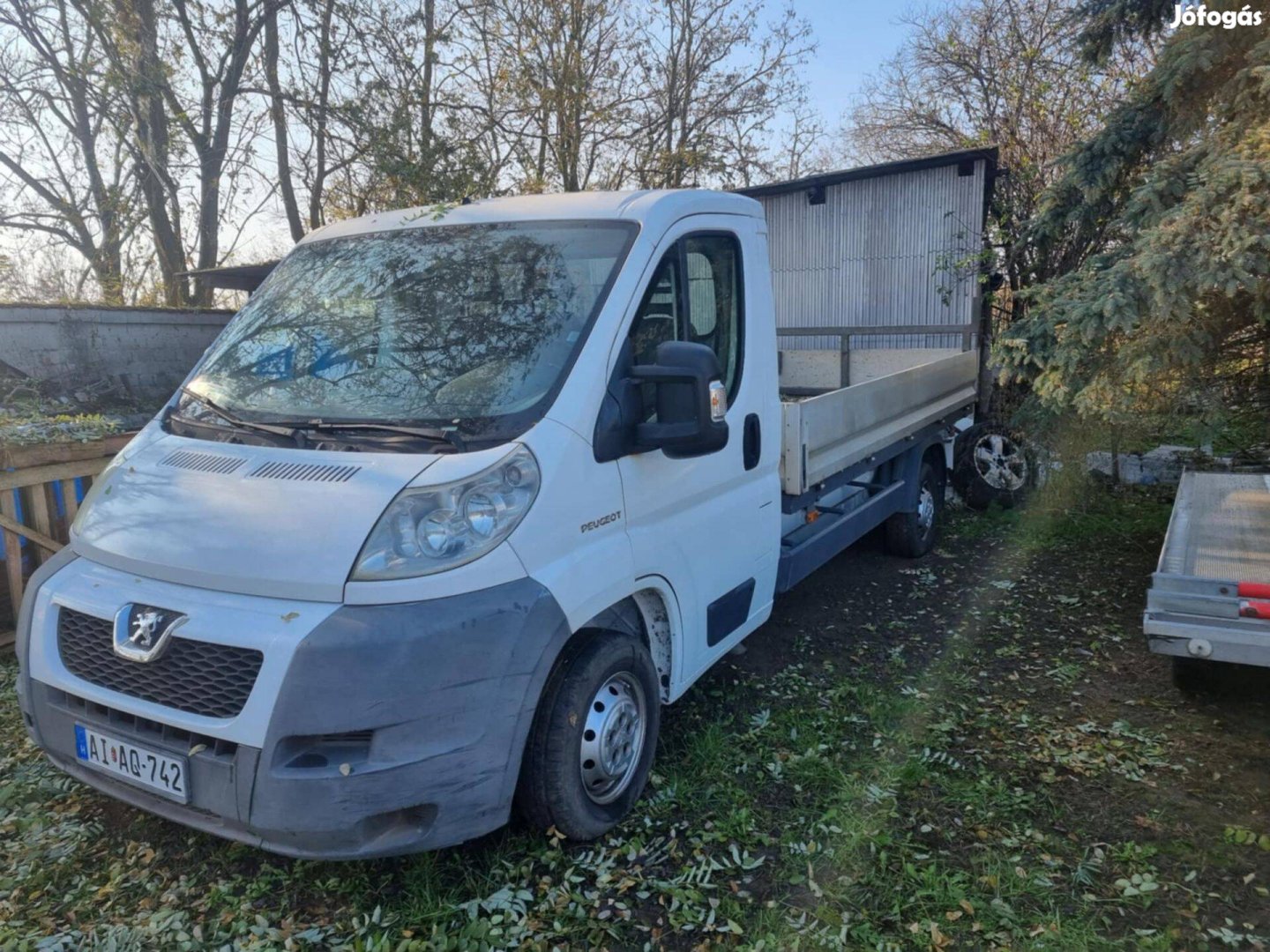 Peugeot Boxer platós kistehergépjármű eladó