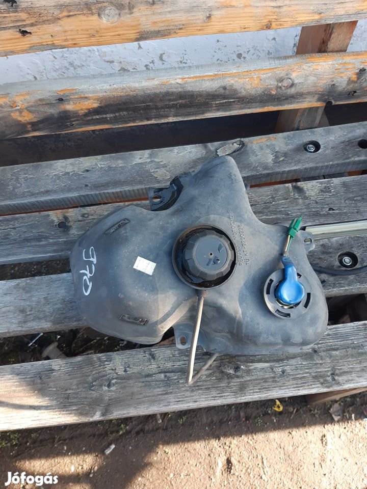 Peugeot Elyseo üzemanyag tank szintjelzővel