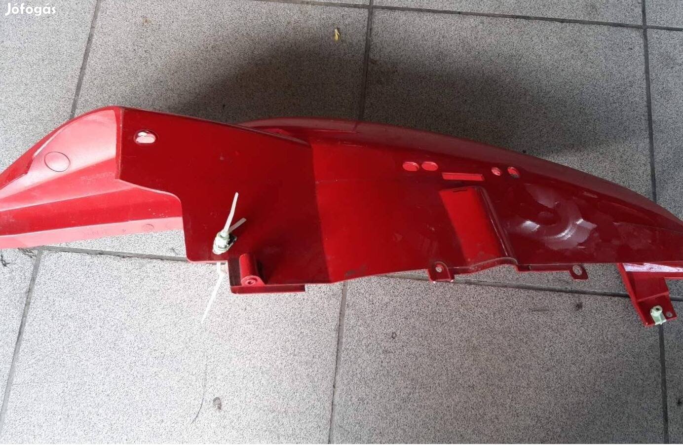 Peugeot Jetforce ülés alatti idom bal