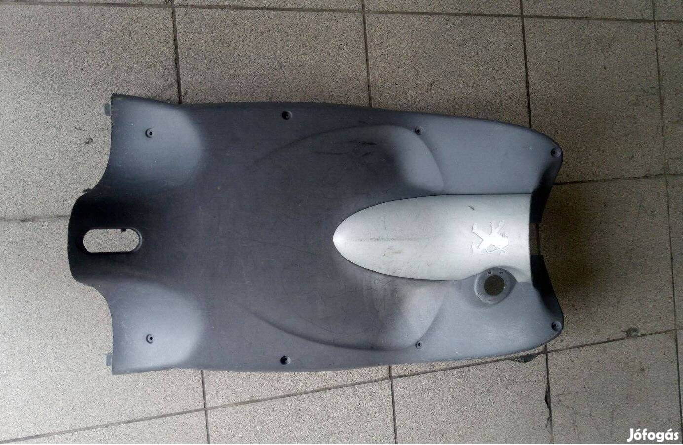 Peugeot Looxor térdidom