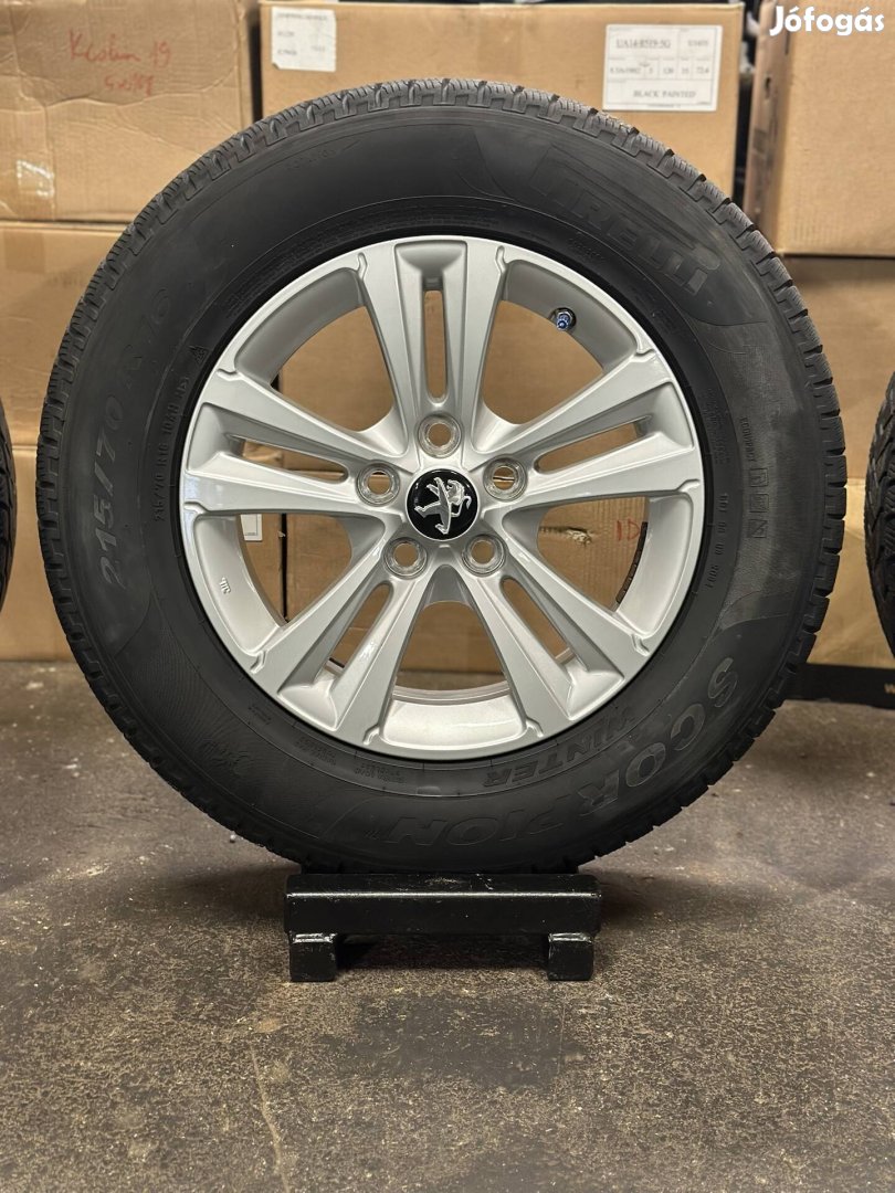 Peugeot-Mitsubishi 16 zoll 5x114.3 gyári alufelnik téli gumikkal