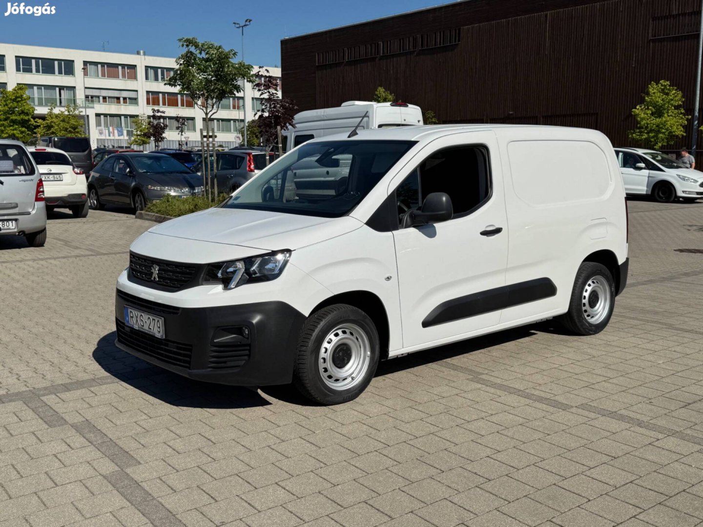 Peugeot Partner 1,2 benzin, nagyon kevés km. - nem Áfá-s