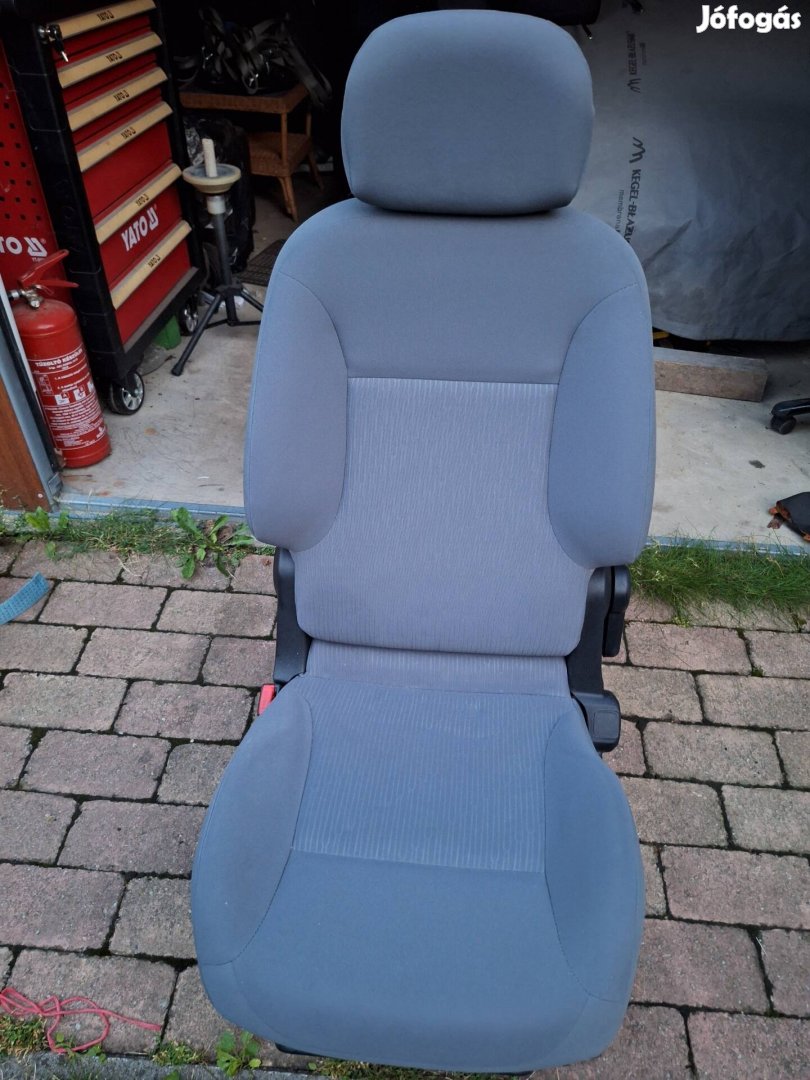 Peugeot Partner Citroen Berlingo 2008-  vezető ülés