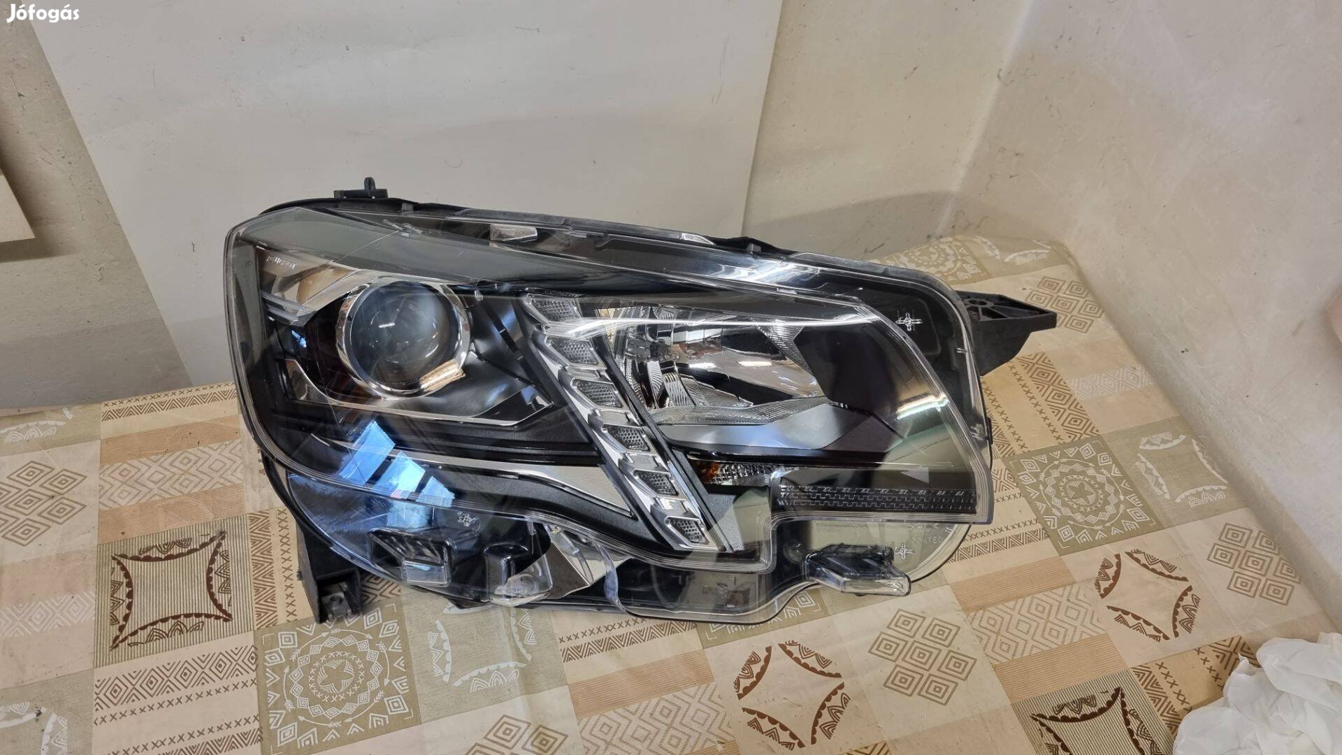 Peugeot Rifter jobb első fényszóró 9816827180