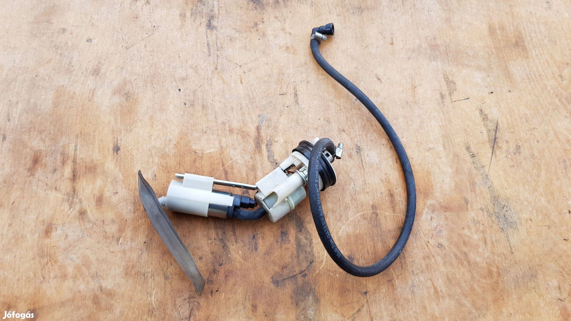 Peugeot Satelis 400 benzinpumpa