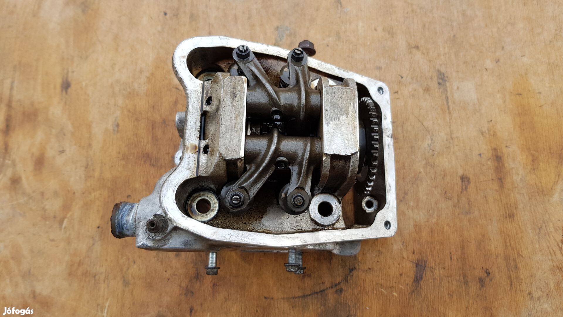 Peugeot Satelis 400 hengerfej