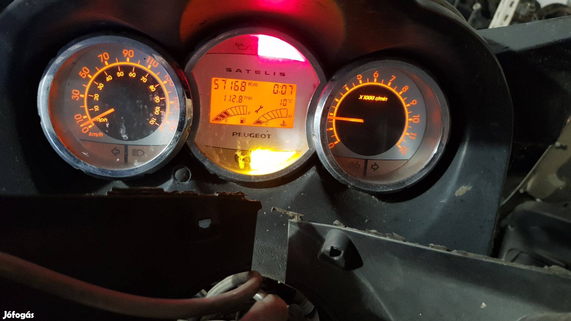 Peugeot Satelis 400 km óra