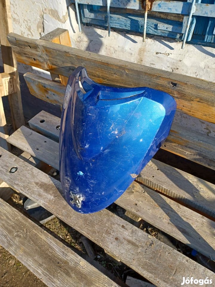 Peugeot V click első idom