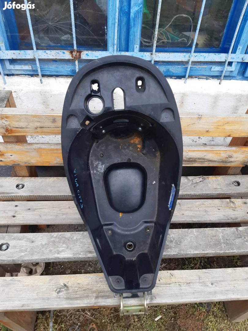 Peugeot Vivacity 3 sisak tartó