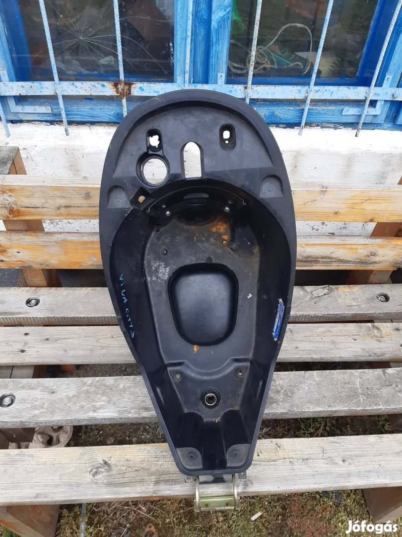 Peugeot Vivacity 3 sisak tartó