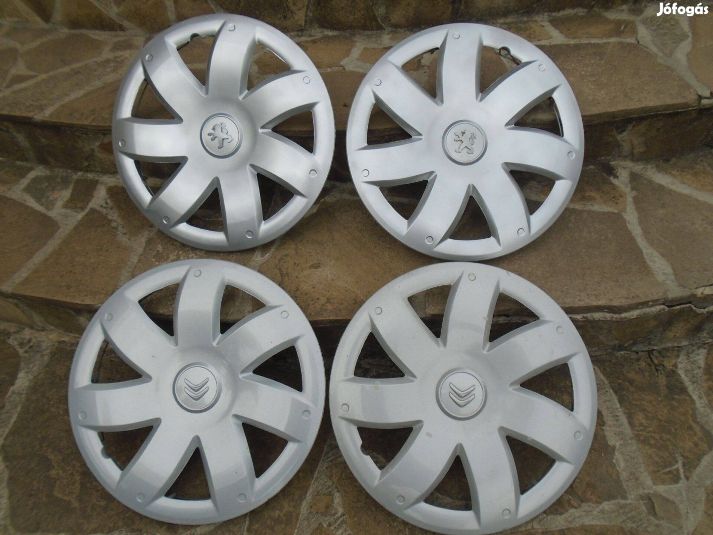 Peugeot / Citroen 2-2 db 15" dísztárcsa eladó