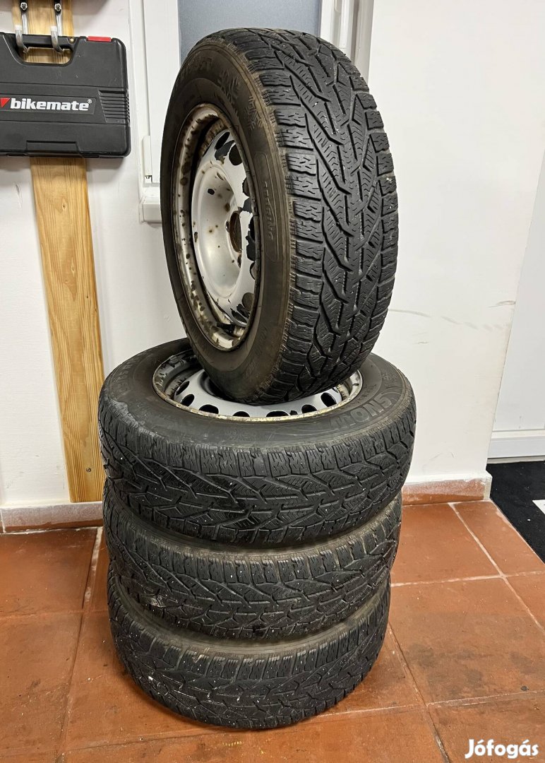 Peugeot / Citroen téligumi garnitúra lemezfelnin 4x108 195/65R15