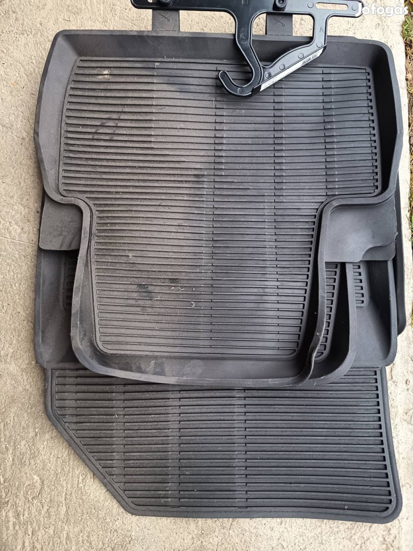 Peugeot autós gumiszonyeg 