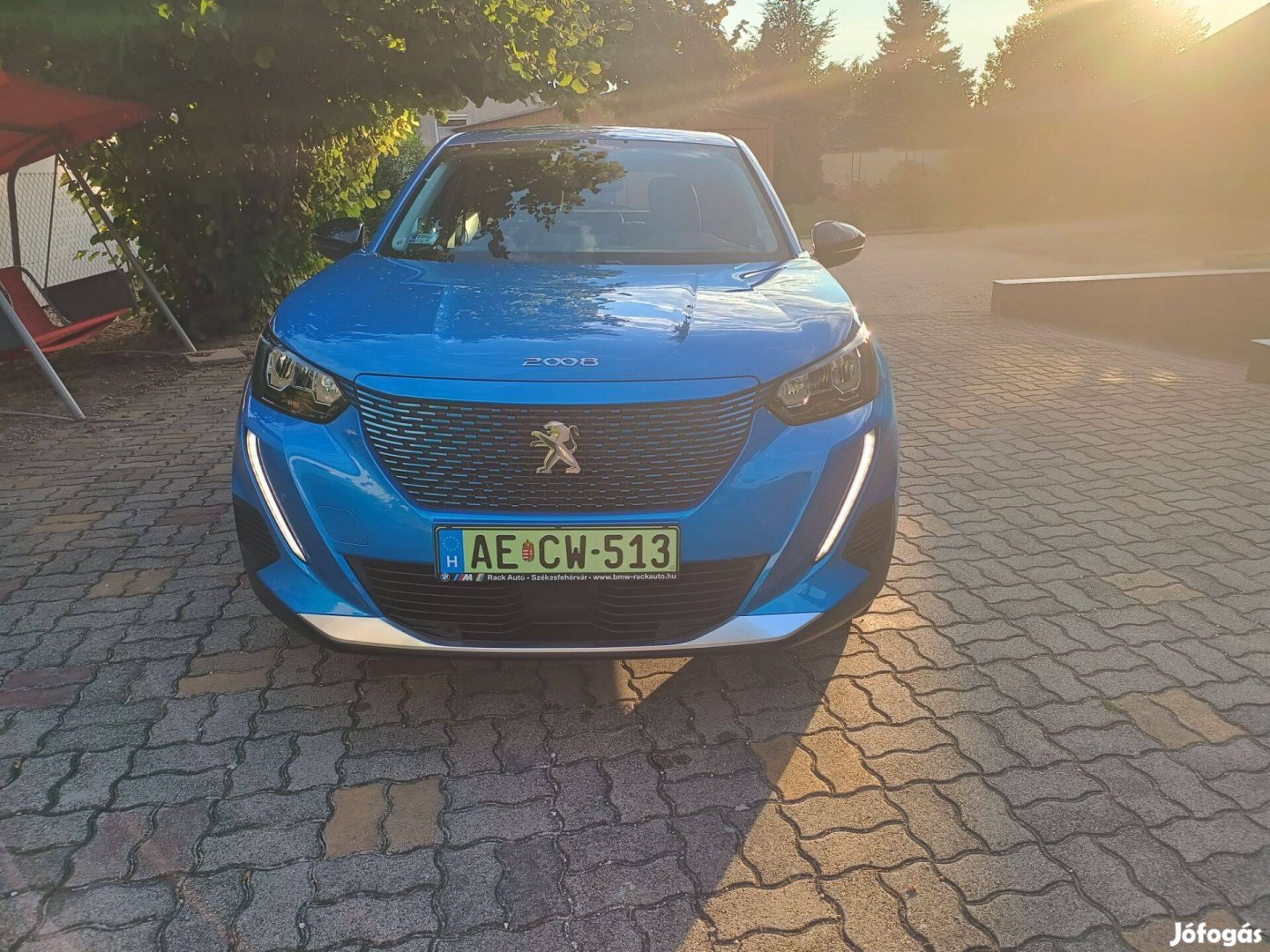Peugeot e2008