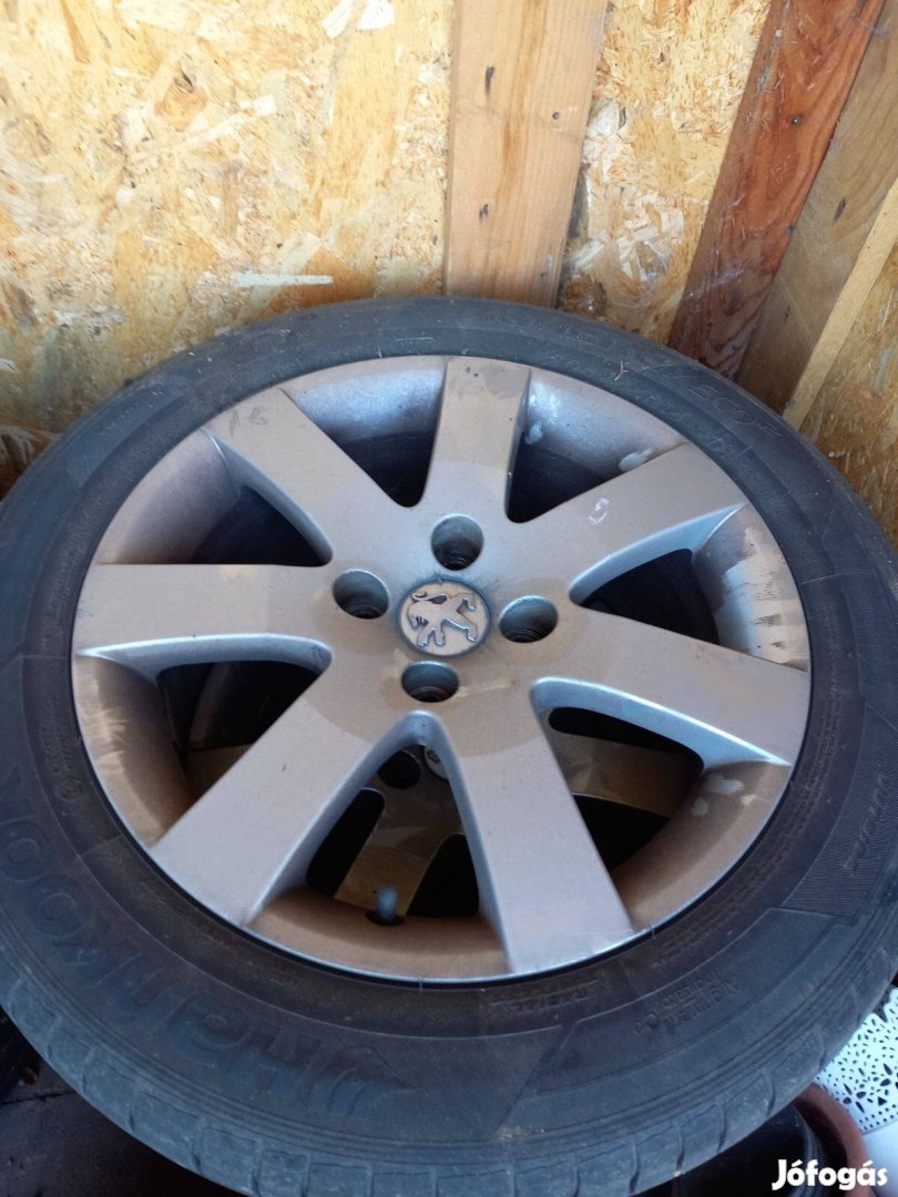 Peugeot felni gumival eladó