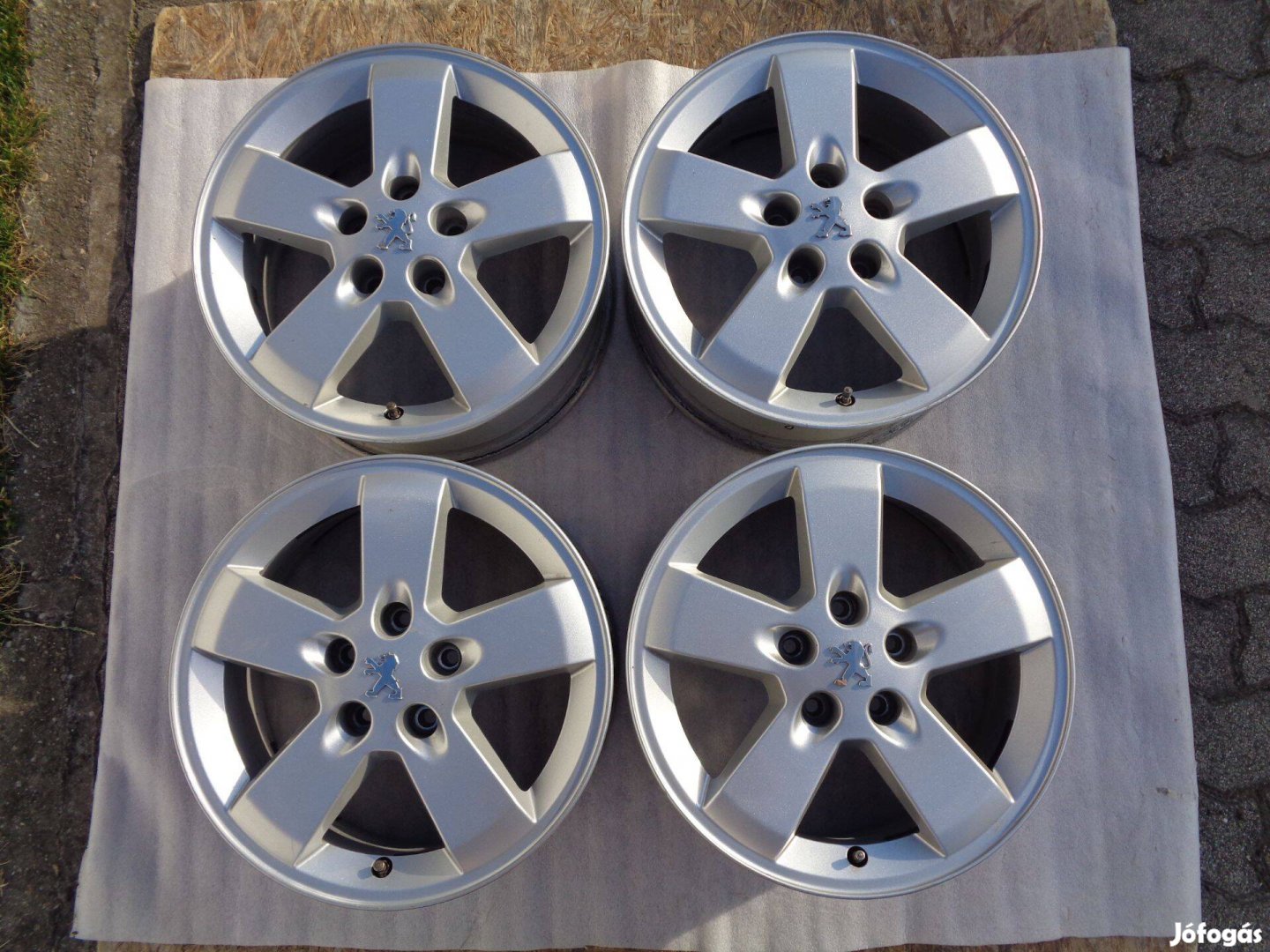 Peugeot gyári alufelni 16-os, 5×108-as osztóval szép állapotban eladó
