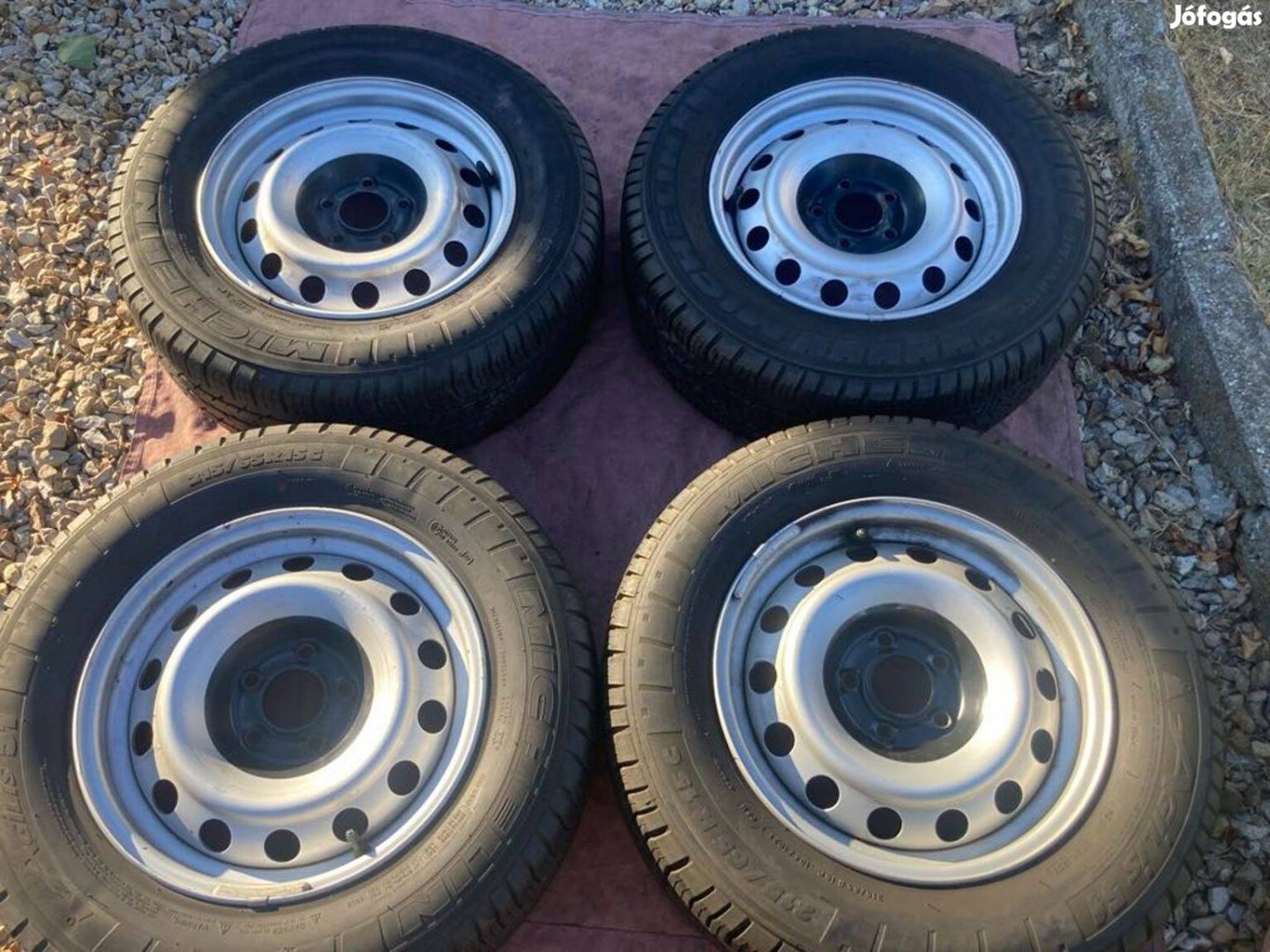 Peugeot kisteher 5x108 kerekek 215/65 R15C gumikkal