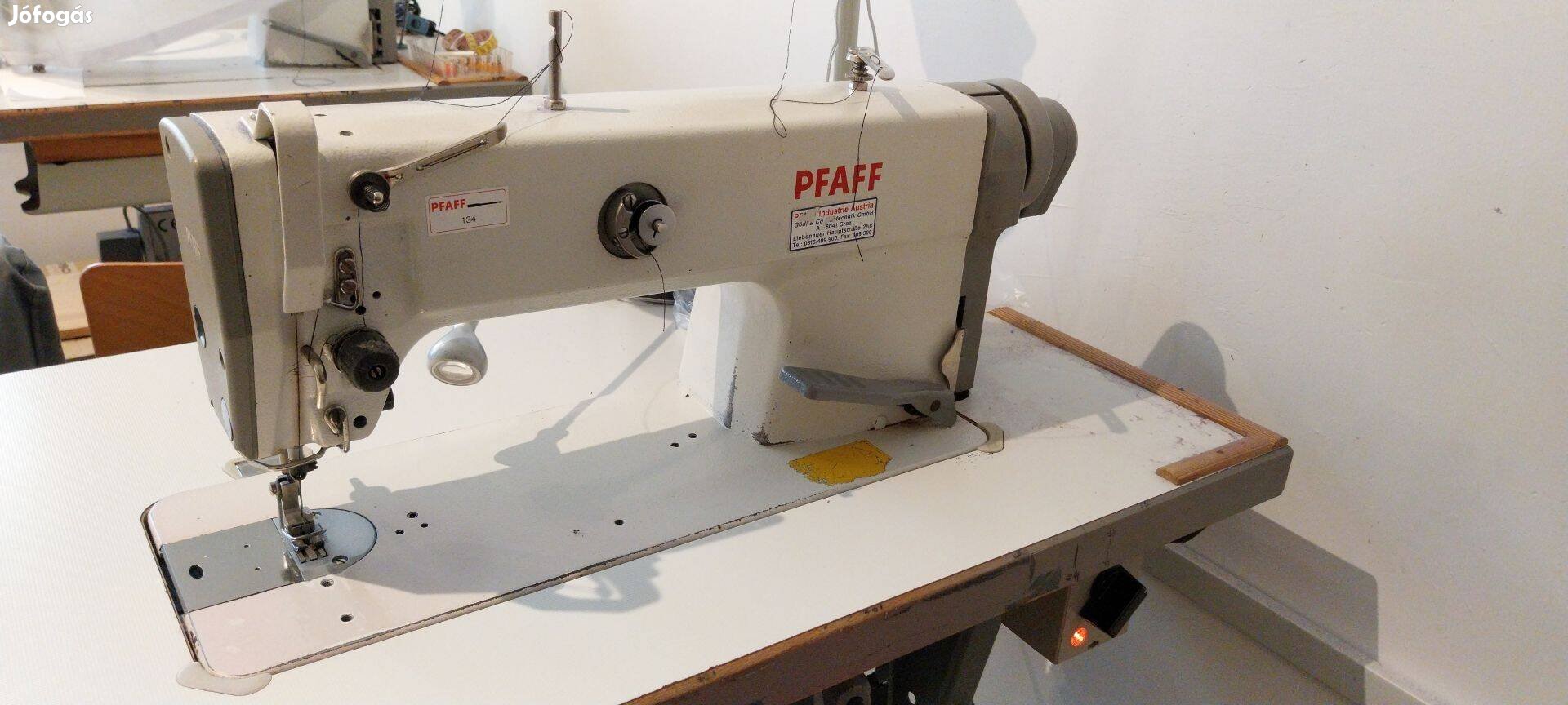 Pfaff 951 gyorsvarrógép
