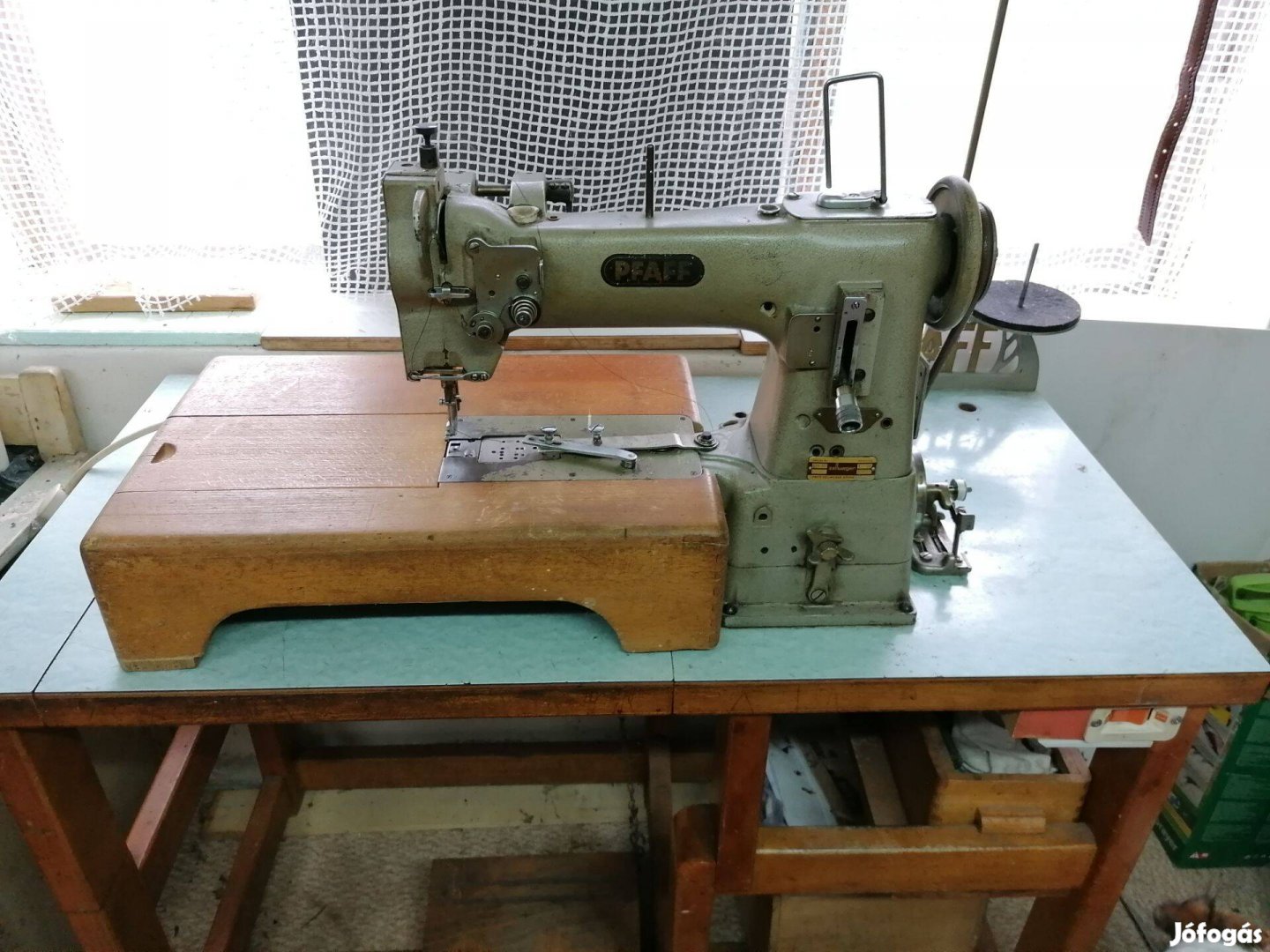 Pfaff bőrdiszműves ipari jobb karos varrógép eladó