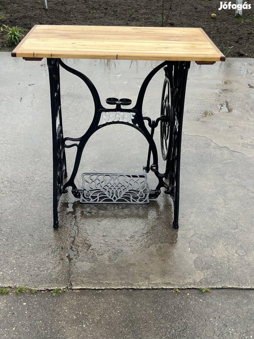 Pfaff varrógép asztal