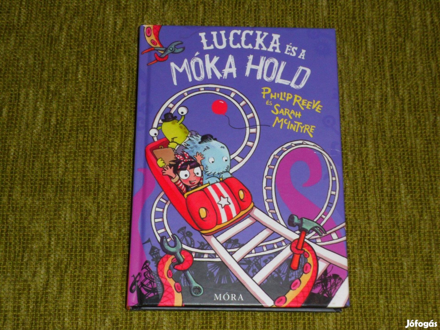 Philip Reeve Luccka és a Móka Hold - meseregény