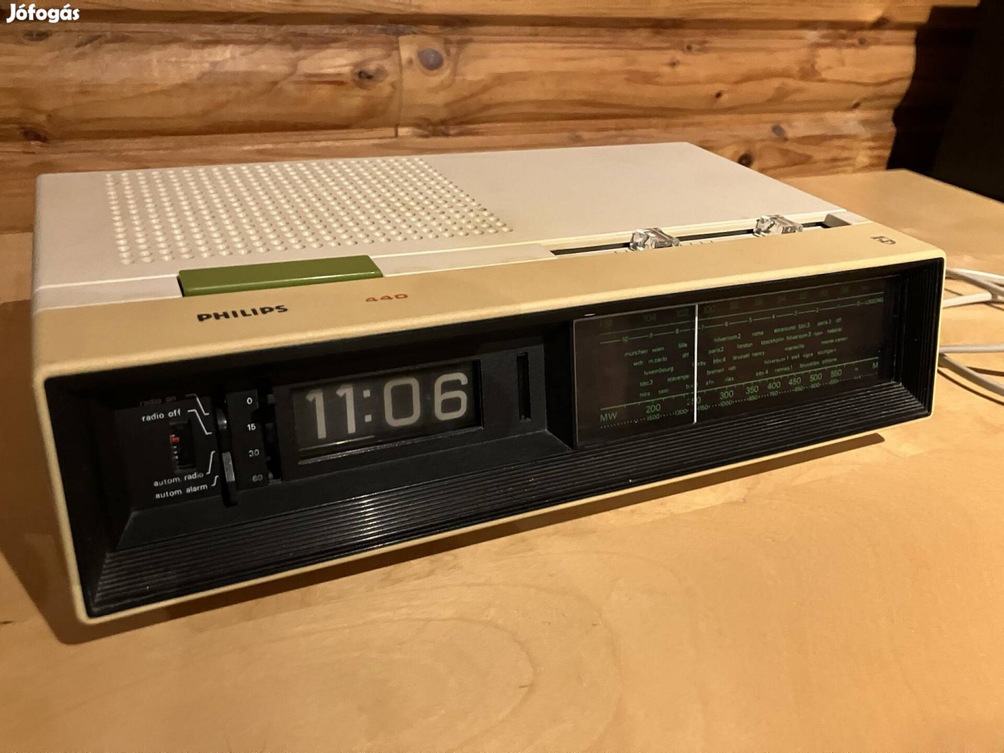Philips 440 retro lapozós / lapkás óra rádióval 