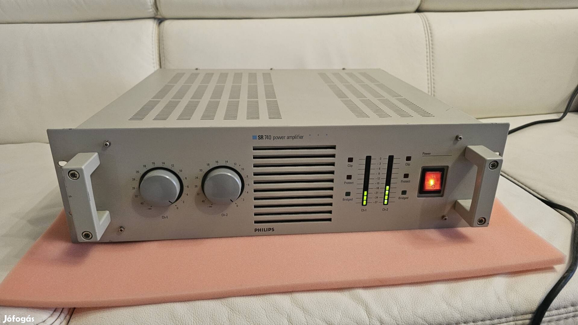 Philips SR-740 sztereó végfok. 370 W/csatorna 8 Ohm-ra.