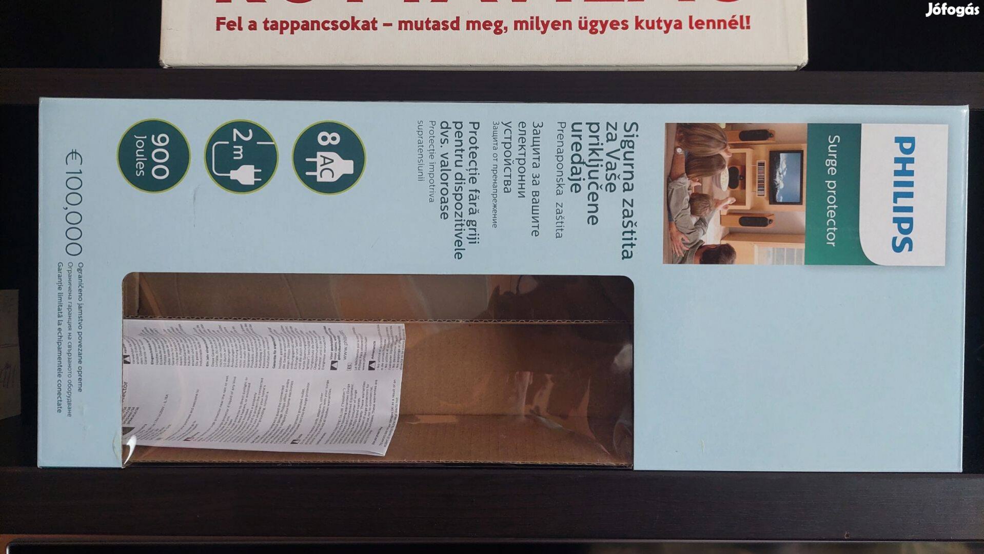 Philips Túlfeszültségvédett 8 aljzatos elosztó 2 méter vezetékkel Fehé