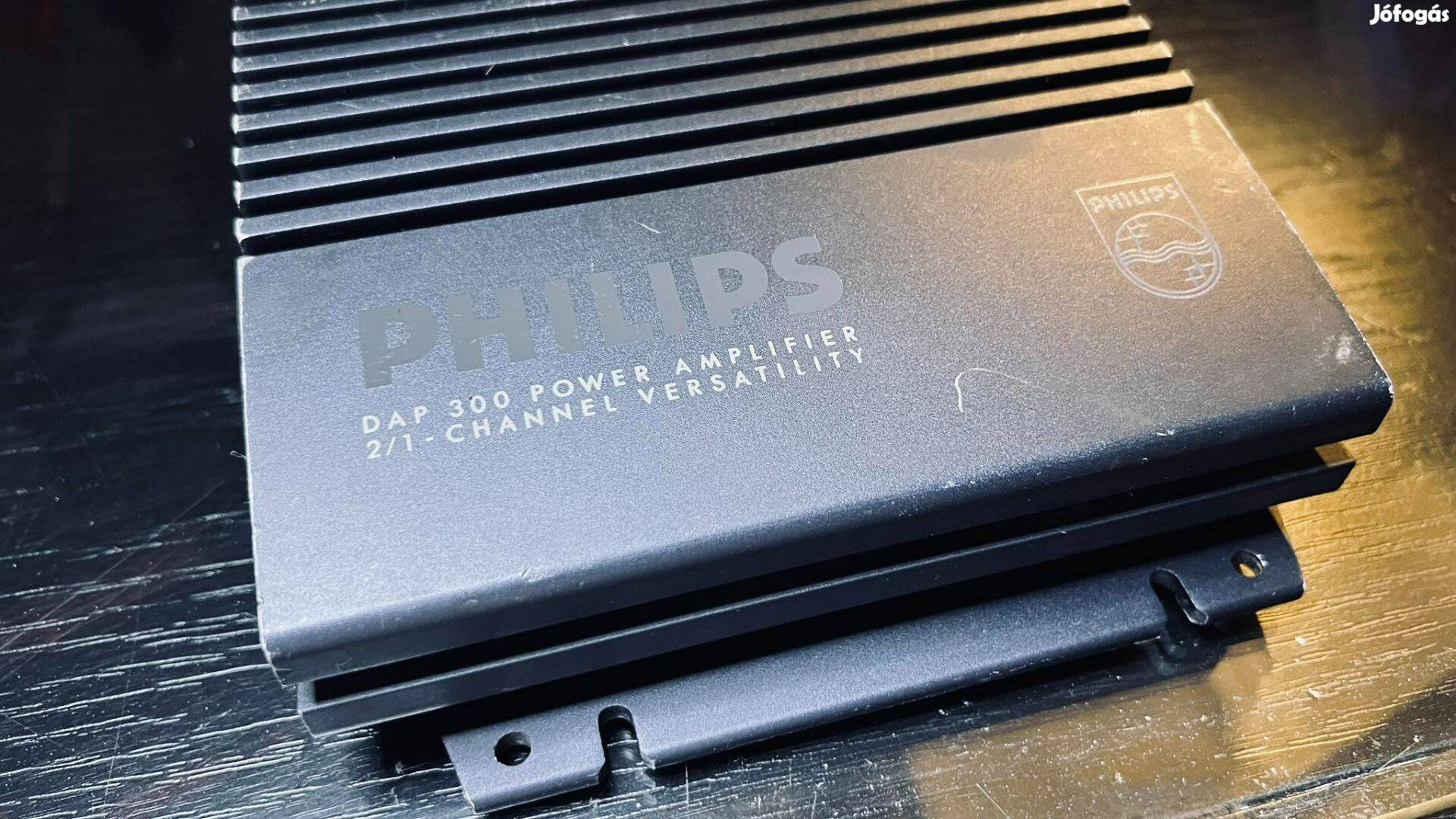 Philips autós hidalható kétcsatornás 2ch 300W autó eősítő végfok