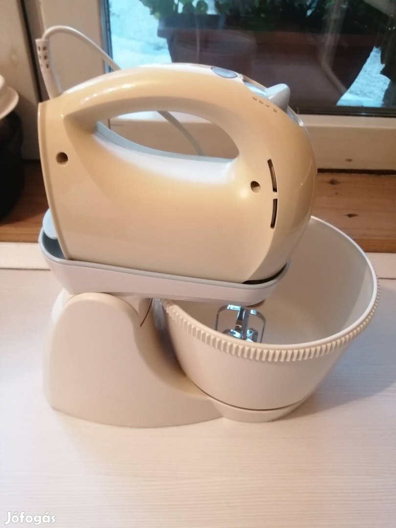 Philips konyhai robotgép dagasztóval és habverővel 