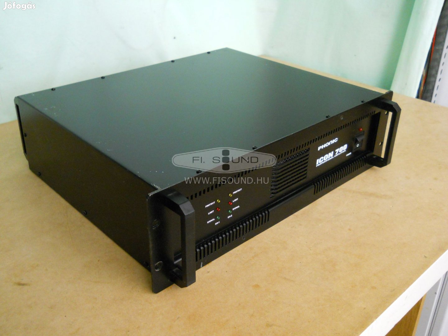 Phonic Ikon 700 ,2x550W,2-16 ohm,hidalható sztereo végfok erősítő