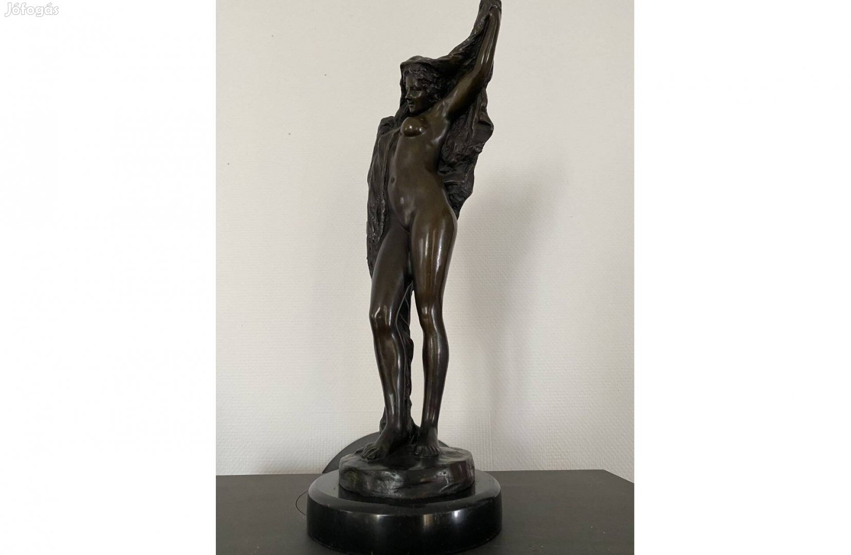 Phyliss szignált bronz art deco szobor