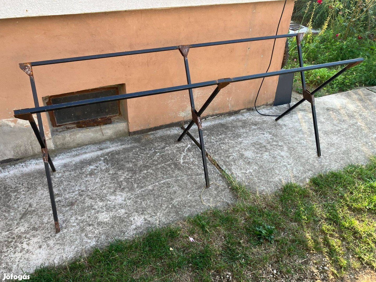 Piacozó asztal Puska asztal (puska) képen látható állapotban eladó