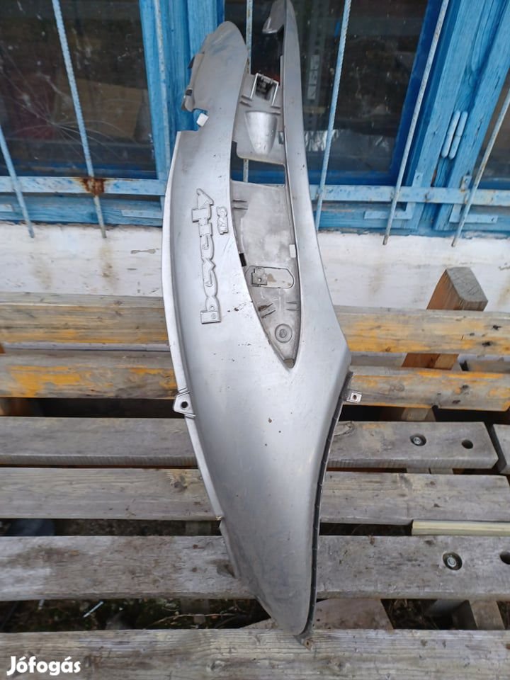 Piaggio Beverely ülés alatti idom