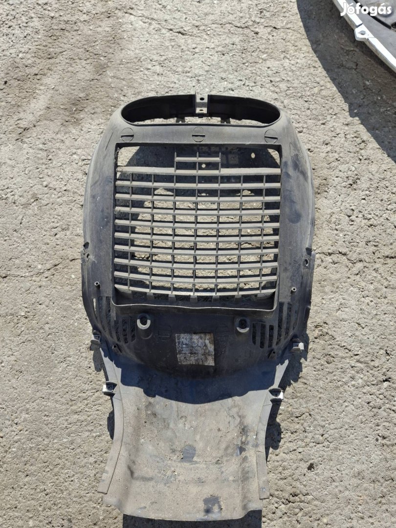 Piaggio Beverly 125 200 250 első kerék mögötti idom 