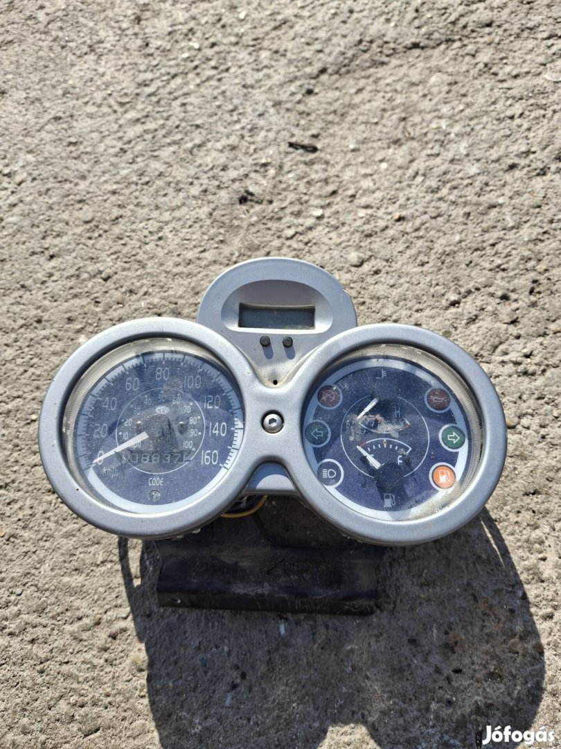 Piaggio Beverly 250 i műszerfal,  km óra 