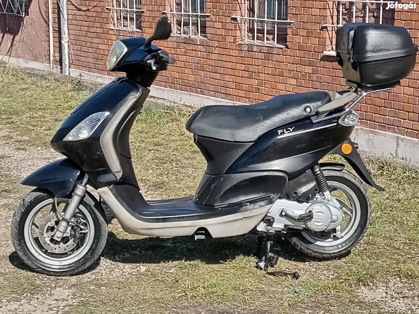 Piaggio Fly 50 négyütemű nagytestű