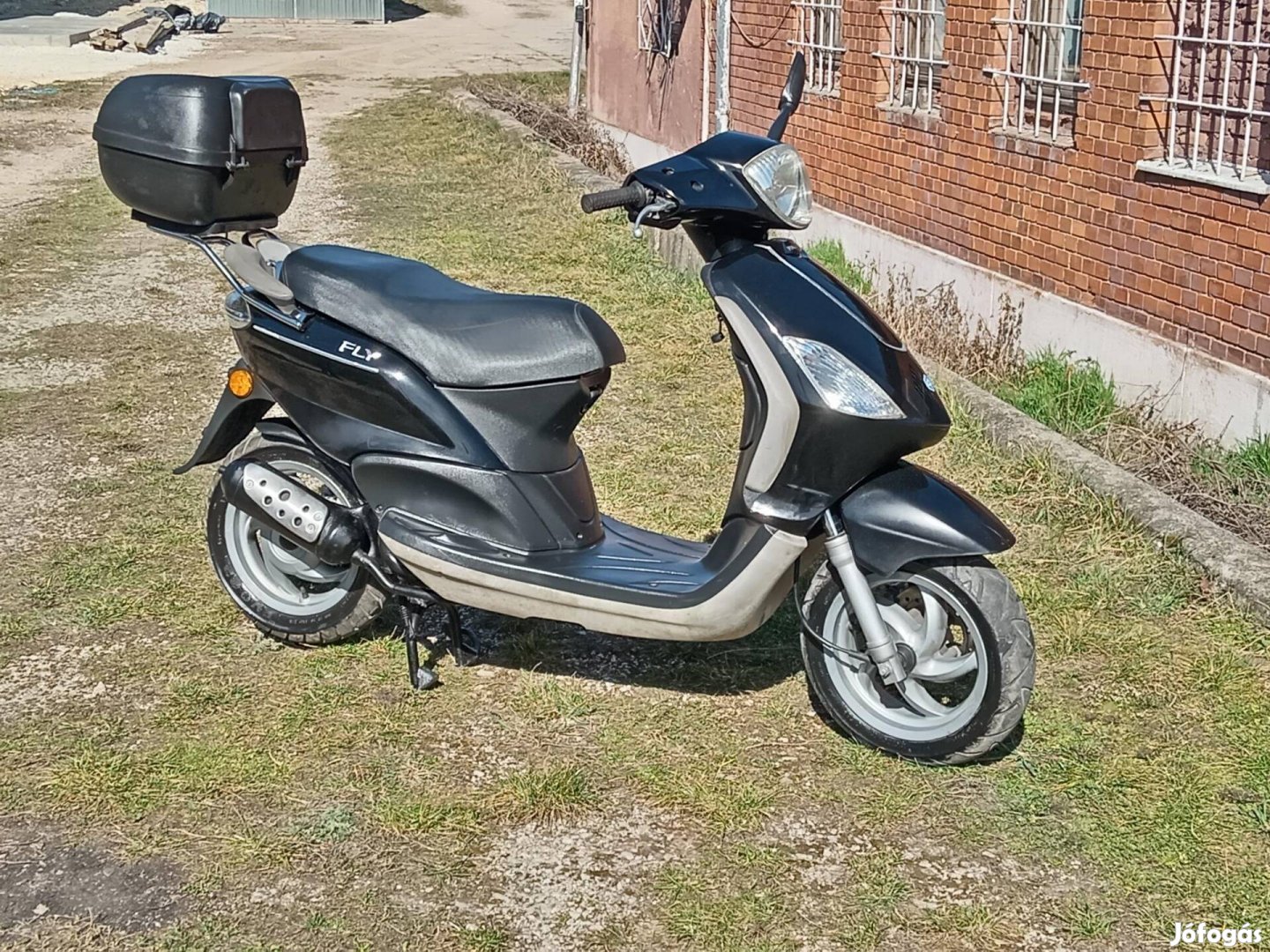 Piaggio Fly 50 négyütemű nagytestű