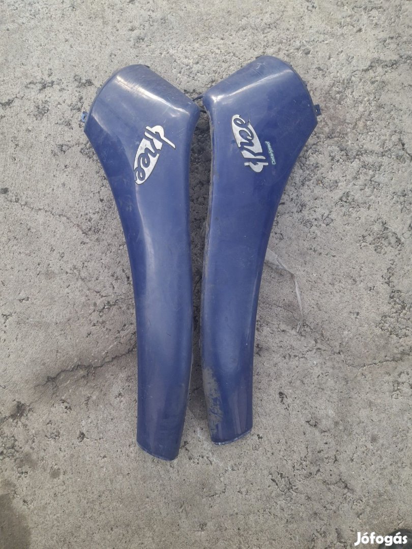 Piaggio Free ülés alatti idom párban