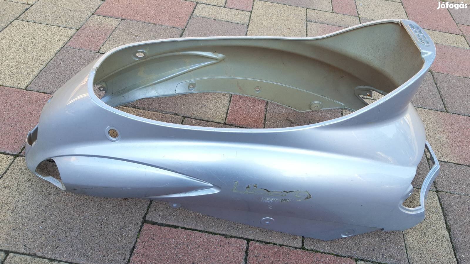 Piaggio Liberty RST ülés alatti idom