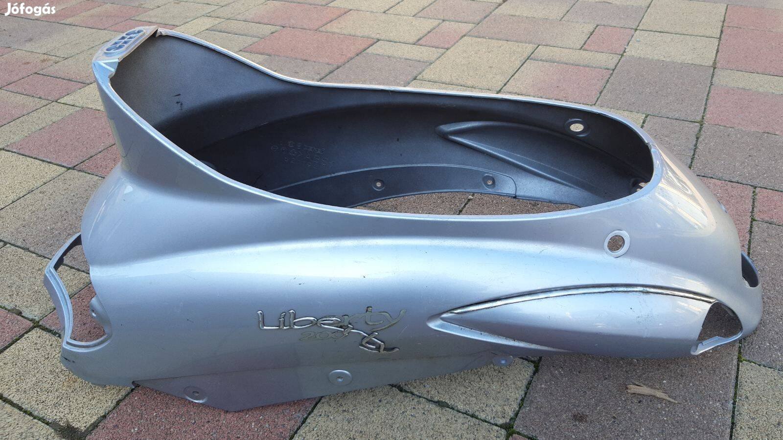 Piaggio Liberty RST ülés alatti idom