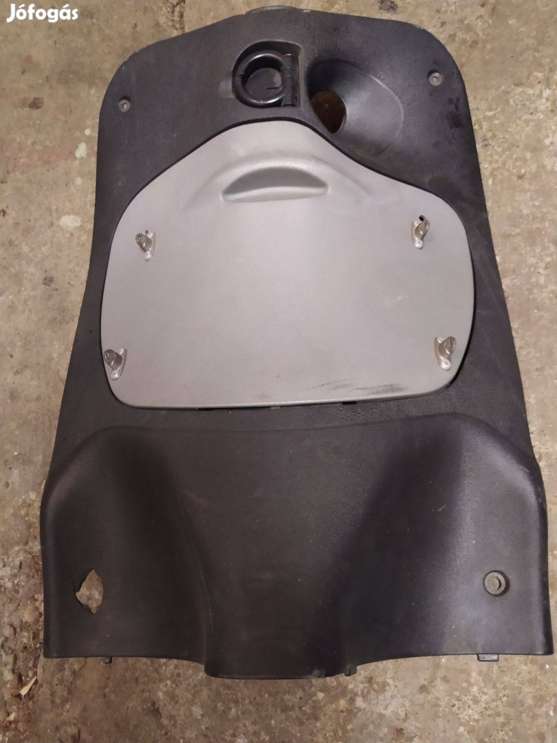 Piaggio Lyberti 125 RST térdidom - kesztyűtartó