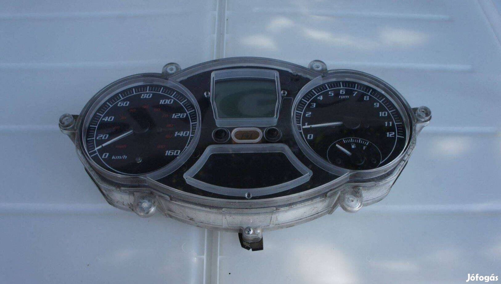 Piaggio MP3 250 műszerfal